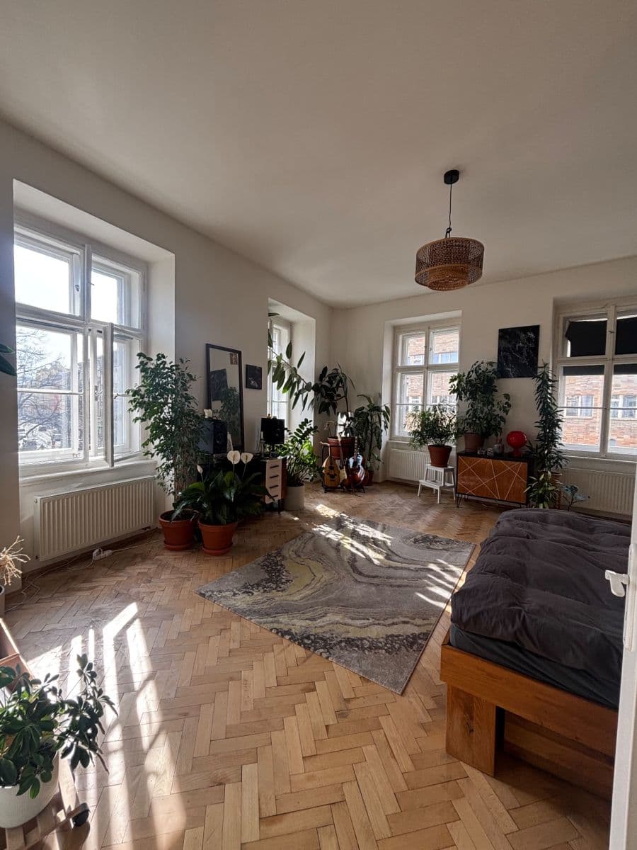 Prenájom bytu 3-izbový 100 m², Arbesovo náměstí, Praha, Praha Prenájom bytu 3-izbový 100 m², Arbesovo náměstí, Praha, Praha