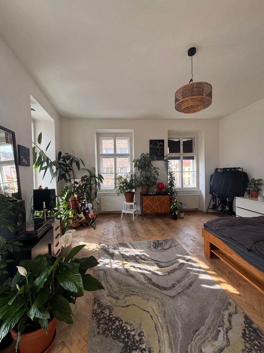 Prenájom bytu 3-izbový 100 m², Arbesovo náměstí, Praha, Praha Prenájom bytu 3-izbový 100 m², Arbesovo náměstí, Praha, Praha