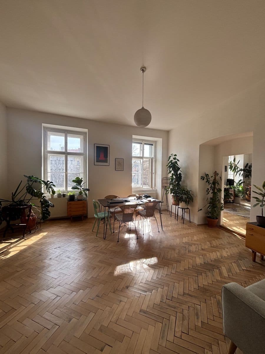 Prenájom bytu 3-izbový 100 m², Arbesovo náměstí, Praha, Praha Prenájom bytu 3-izbový 100 m², Arbesovo náměstí, Praha, Praha