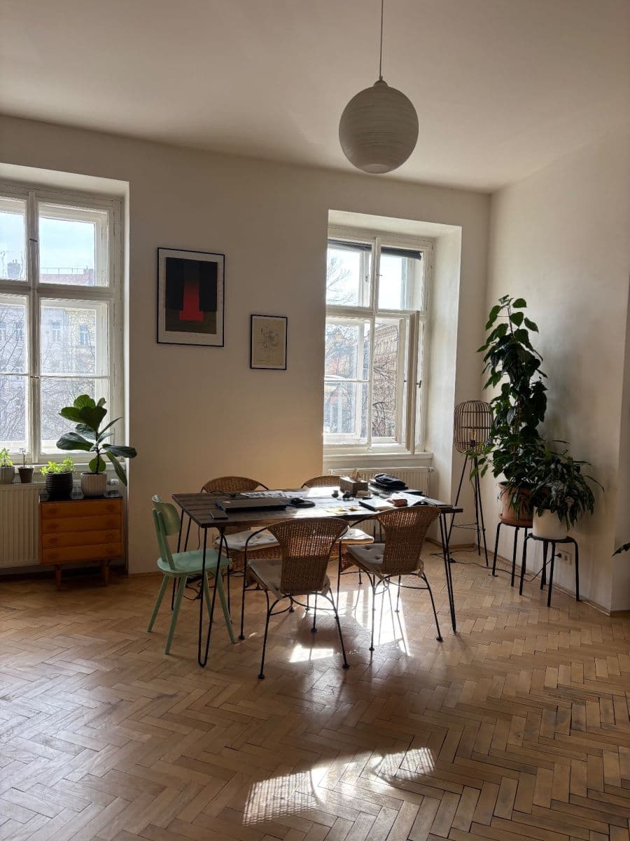 Prenájom bytu 3-izbový 100 m², Arbesovo náměstí, Praha, Praha Prenájom bytu 3-izbový 100 m², Arbesovo náměstí, Praha, Praha