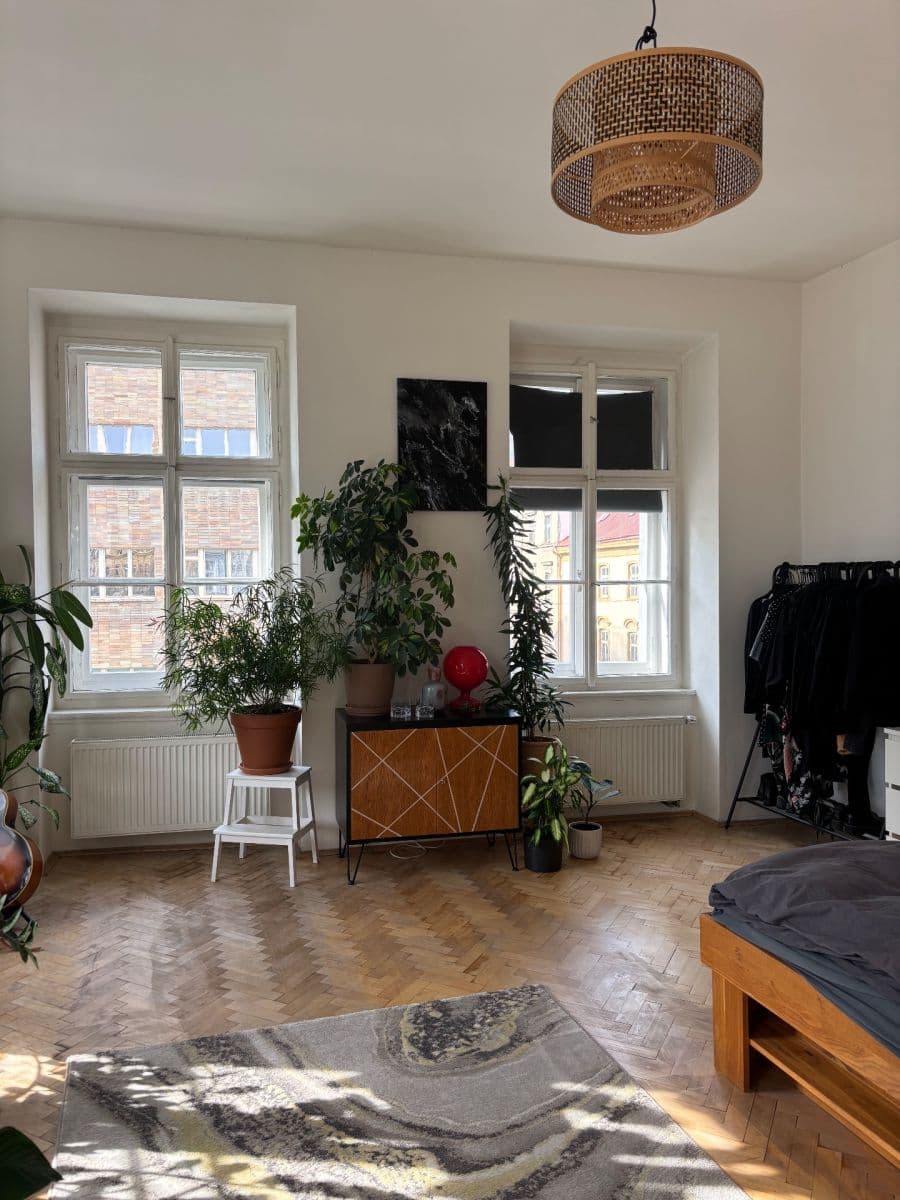 Prenájom bytu 3-izbový 100 m², Arbesovo náměstí, Praha, Praha Prenájom bytu 3-izbový 100 m², Arbesovo náměstí, Praha, Praha