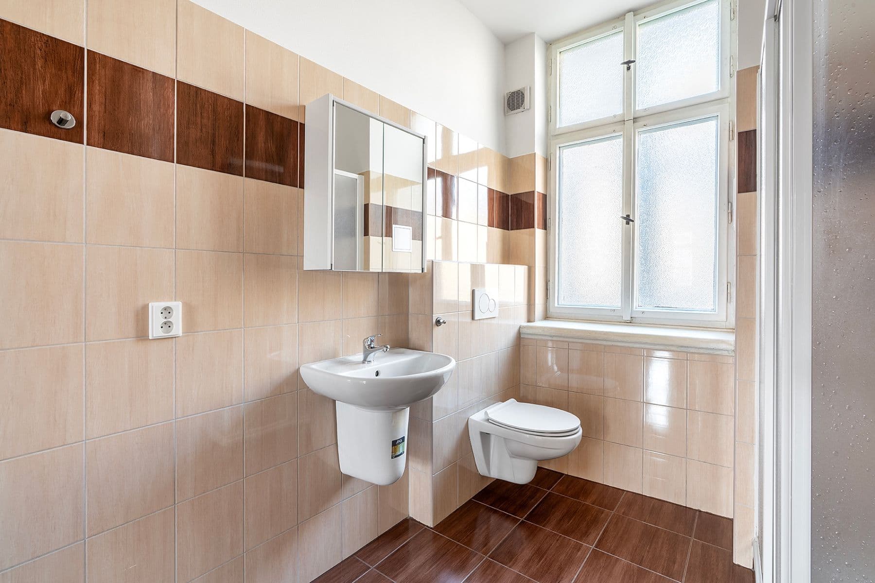 Prenájom bytu 2-izbový 72 m², Arbesovo náměstí, Praha, Praha Prenájom bytu 2-izbový 72 m², Arbesovo náměstí, Praha, Praha