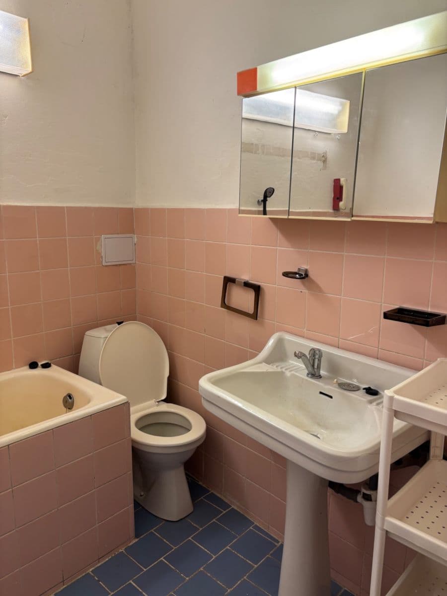 Prenájom bytu 2-izbový 77 m², Arbesovo náměstí, Praha, Praha Prenájom bytu 2-izbový 77 m², Arbesovo náměstí, Praha, Praha