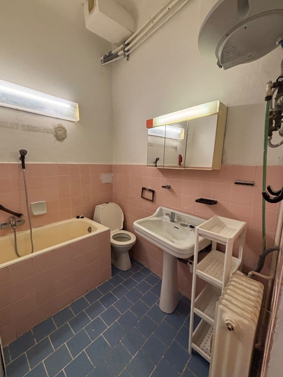 Prenájom bytu 2-izbový 77 m², Arbesovo náměstí, Praha, Praha Prenájom bytu 2-izbový 77 m², Arbesovo náměstí, Praha, Praha