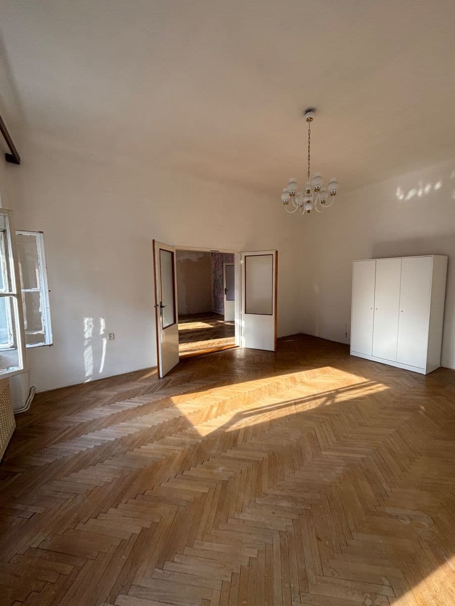 Prenájom bytu 2-izbový 77 m², Arbesovo náměstí, Praha, Praha Prenájom bytu 2-izbový 77 m², Arbesovo náměstí, Praha, Praha
