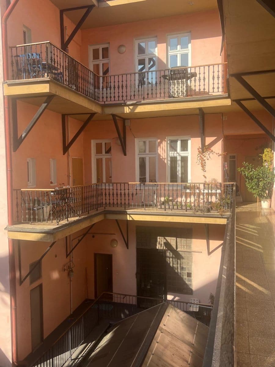 Prenájom bytu 2-izbový 84 m², Arbesovo náměstí, Praha, Praha Prenájom bytu 2-izbový 84 m², Arbesovo náměstí, Praha, Praha