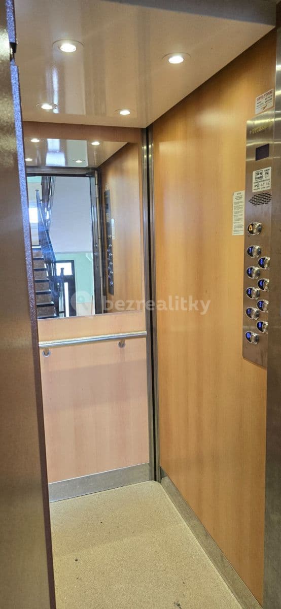 Prenájom bytu 3-izbový 73 m², U Kostela, Jablonec nad Nisou, Liberecký kraj Prenájom bytu 3-izbový 73 m², U Kostela, Jablonec nad Nisou, Liberecký kraj