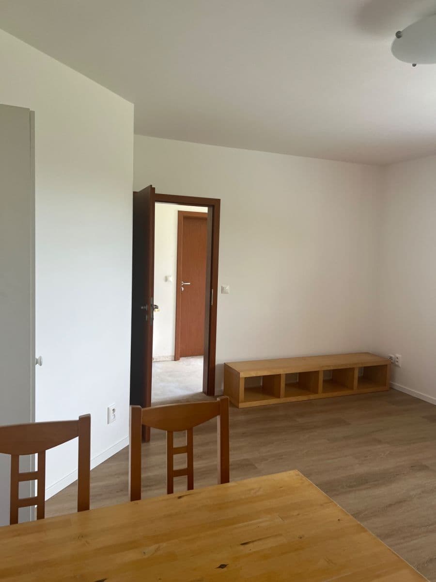 Prenájom bytu 2-izbový 57 m², Sadová, Statenice, Středočeský kraj Prenájom bytu 2-izbový 57 m², Sadová, Statenice, Středočeský kraj
