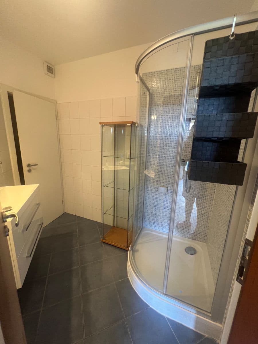 Prenájom bytu 2-izbový 57 m², Sadová, Statenice, Středočeský kraj Prenájom bytu 2-izbový 57 m², Sadová, Statenice, Středočeský kraj