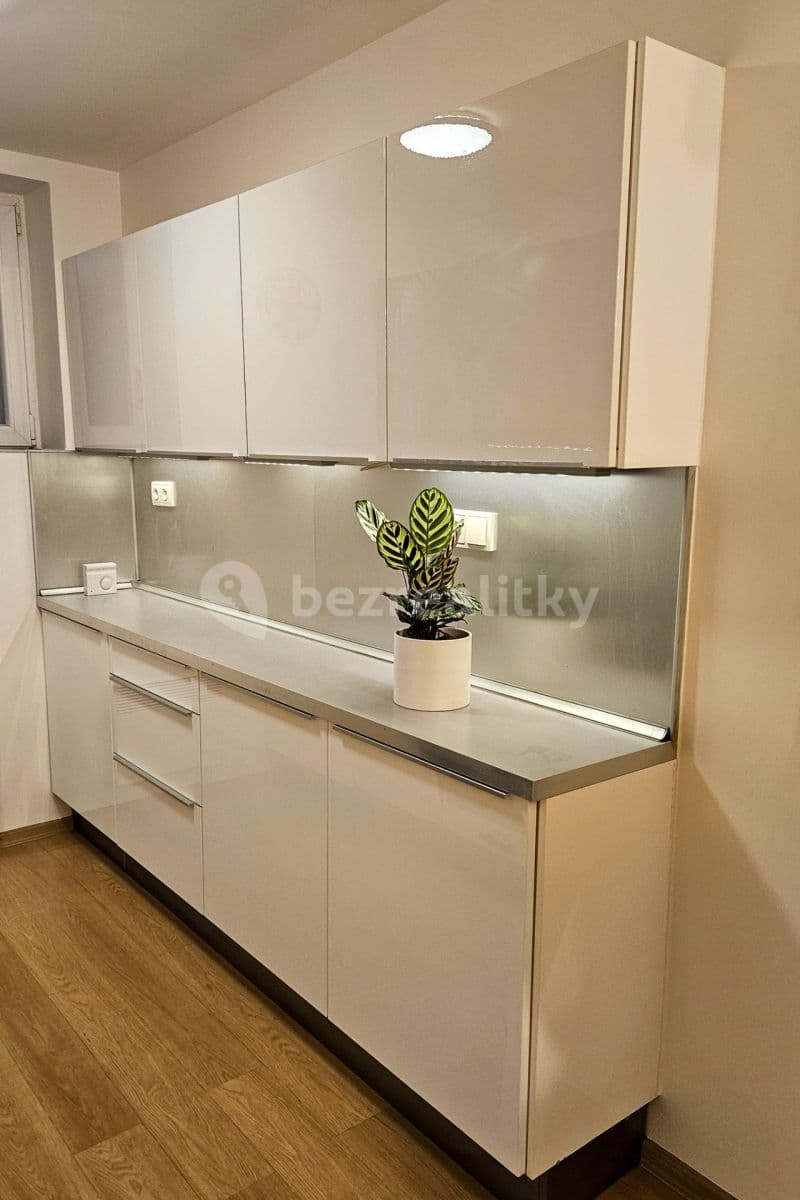 Prenájom bytu 2-izbový 65 m², Šimáčkova, Praha, Praha Prenájom bytu 2-izbový 65 m², Šimáčkova, Praha, Praha