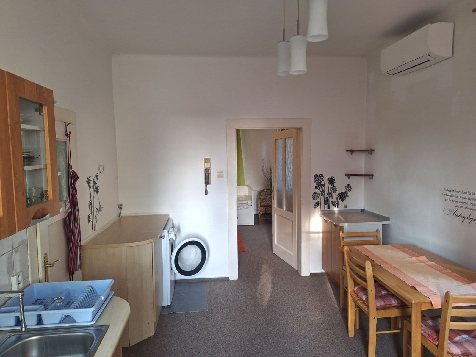 Prenájom bytu 1-izbový 44 m², Edisonova, Praha, Praha Prenájom bytu 1-izbový 44 m², Edisonova, Praha, Praha