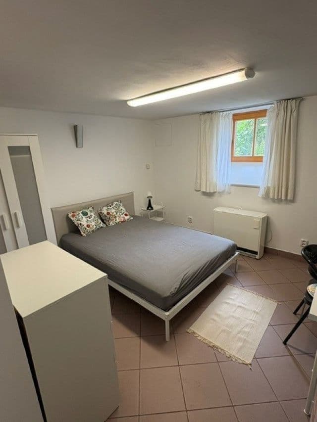 Prenájom bytu Garsoniéra 12 m², Vlnitá, Praha, Praha Prenájom bytu Garsoniéra 12 m², Vlnitá, Praha, Praha