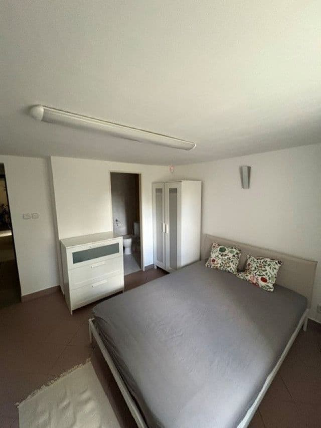 Prenájom bytu Garsoniéra 12 m², Vlnitá, Praha, Praha Prenájom bytu Garsoniéra 12 m², Vlnitá, Praha, Praha