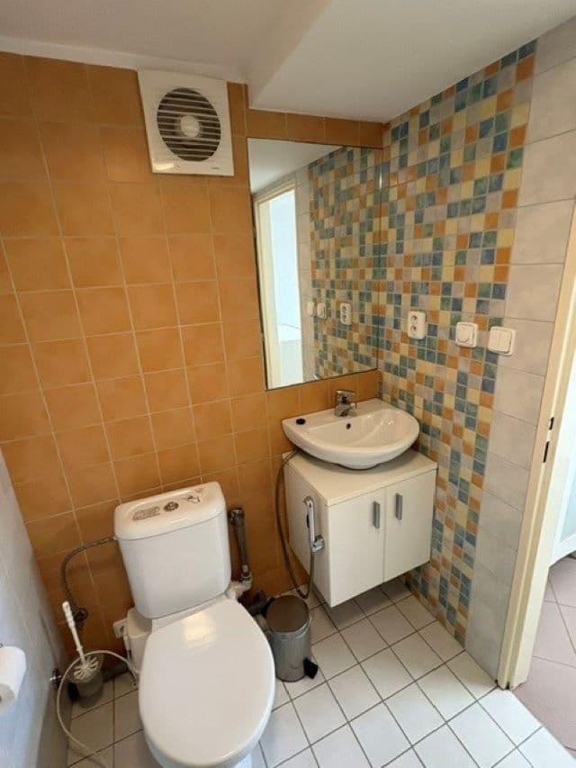 Prenájom bytu Garsoniéra 12 m², Vlnitá, Praha, Praha Prenájom bytu Garsoniéra 12 m², Vlnitá, Praha, Praha