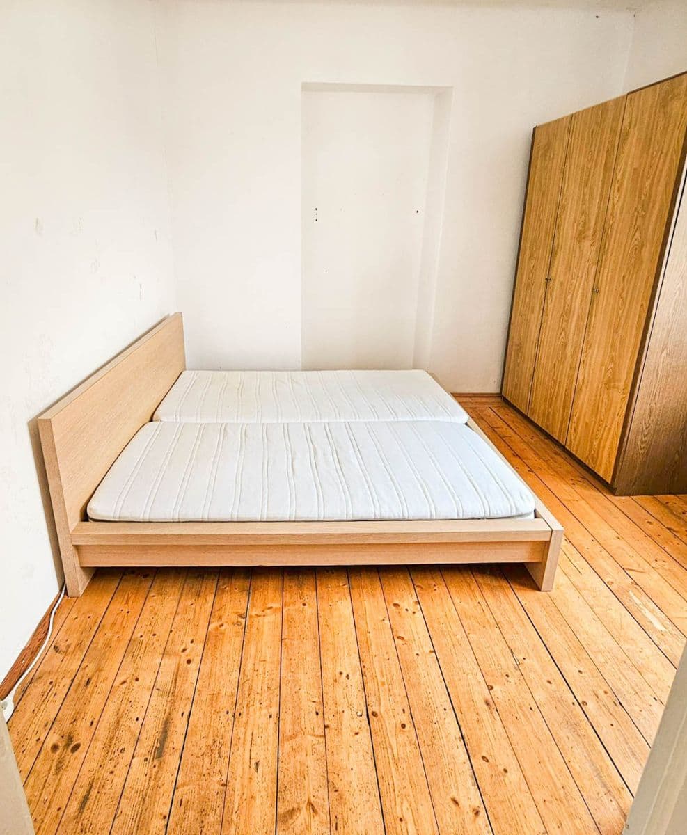 Prenájom bytu 2-izbový 47 m², U Slovanské pojišťovny, Praha, Praha Prenájom bytu 2-izbový 47 m², U Slovanské pojišťovny, Praha, Praha