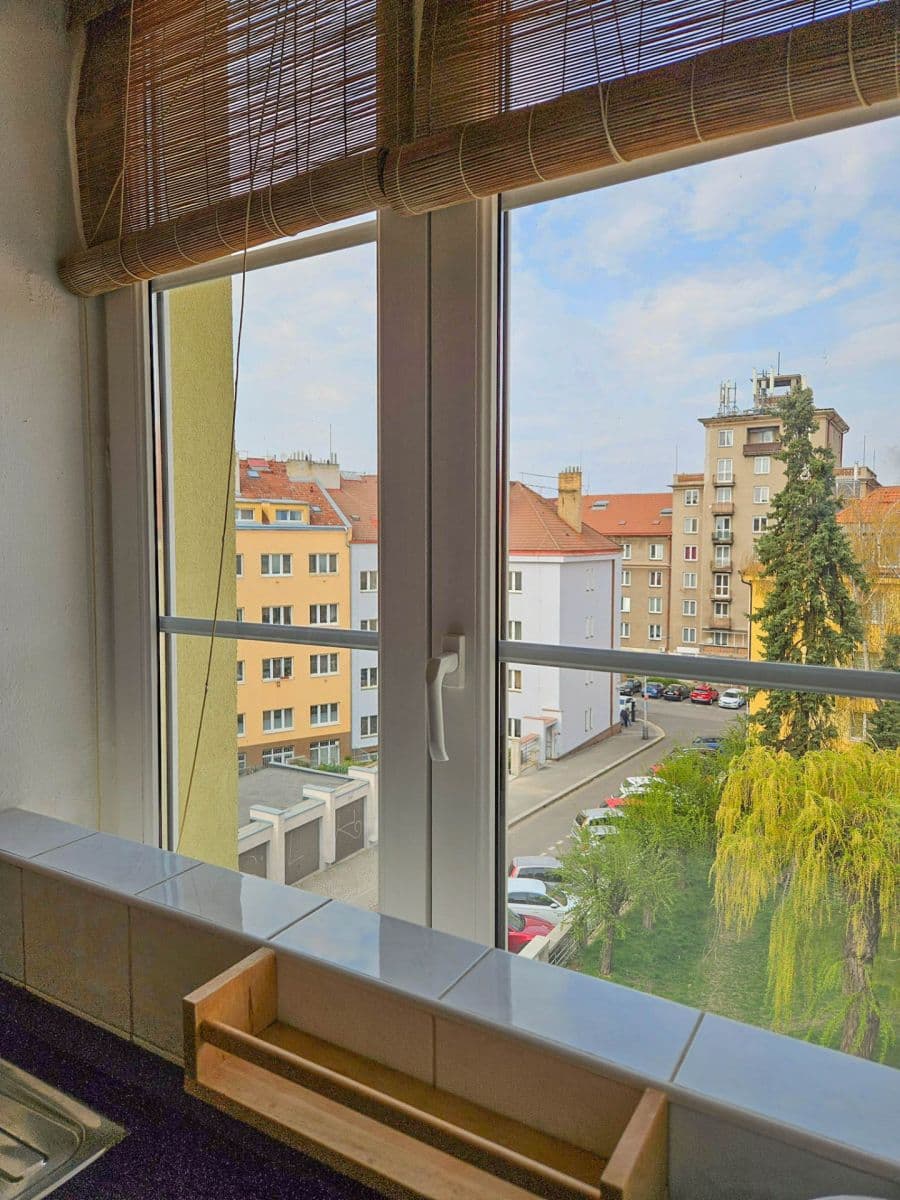 Prenájom bytu 2-izbový 47 m², U Slovanské pojišťovny, Praha, Praha Prenájom bytu 2-izbový 47 m², U Slovanské pojišťovny, Praha, Praha