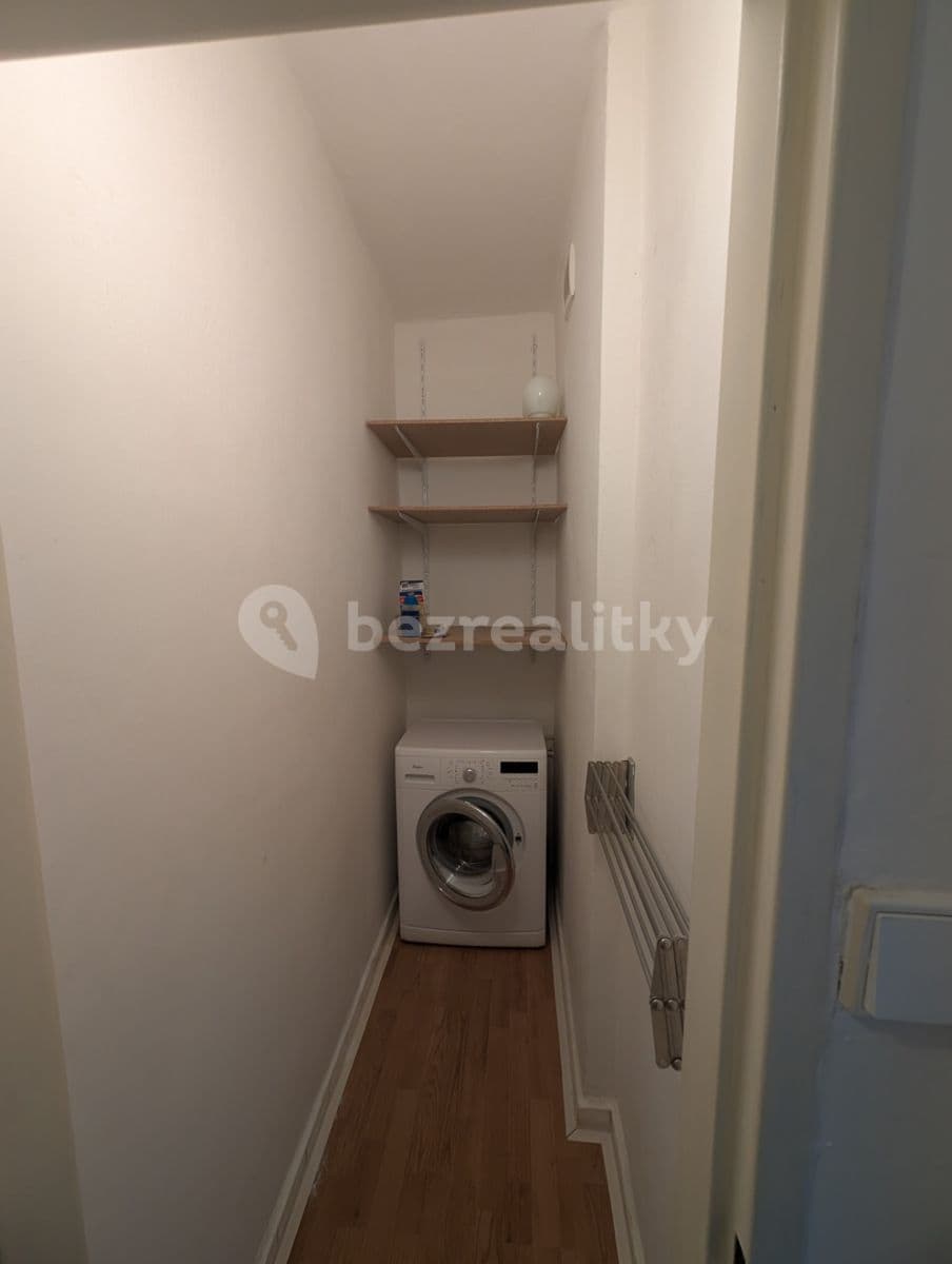 Prenájom bytu 2-izbový 60 m², Saratovská, Praha, Praha Prenájom bytu 2-izbový 60 m², Saratovská, Praha, Praha
