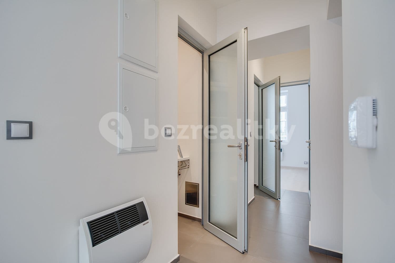 Prenájom bytu 2-izbový 40 m², Ovenecká, Praha, Praha Prenájom bytu 2-izbový 40 m², Ovenecká, Praha, Praha