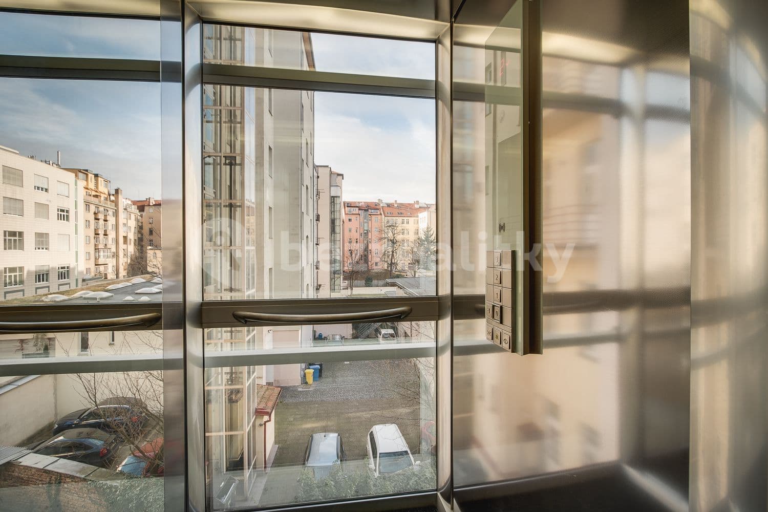 Prenájom bytu 2-izbový 40 m², Ovenecká, Praha, Praha Prenájom bytu 2-izbový 40 m², Ovenecká, Praha, Praha