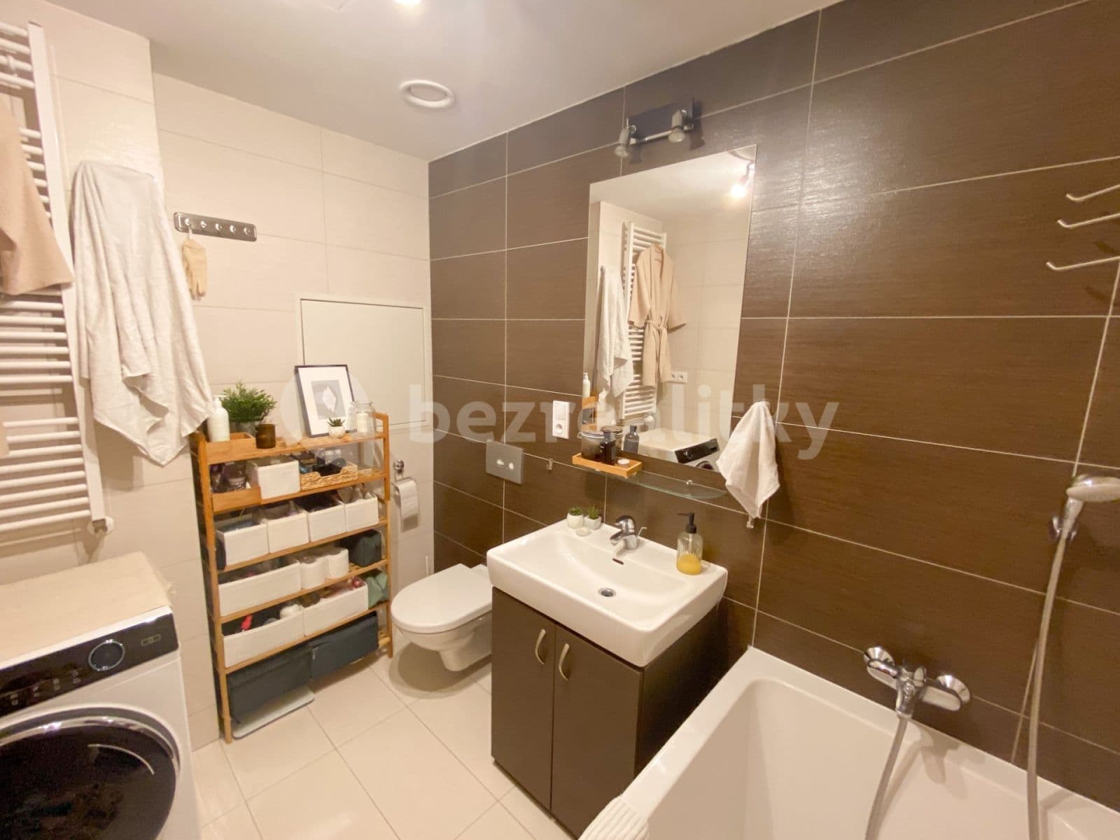 Prenájom bytu 2-izbový 46 m², Jeremiášova, Praha, Praha Prenájom bytu 2-izbový 46 m², Jeremiášova, Praha, Praha