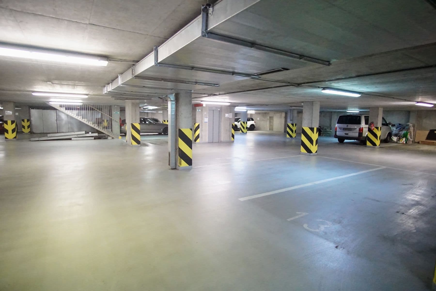 Prenájom garáže 16 m², Štítného, Praha, Praha Prenájom garáže 16 m², Štítného, Praha, Praha
