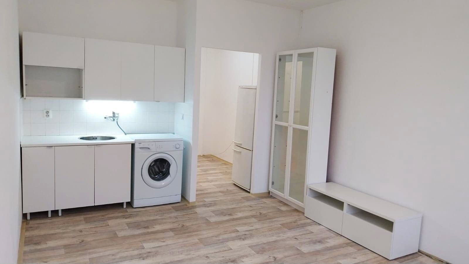 Prenájom bytu Garsoniéra 27 m², Nad lesním divadlem, Praha, Praha Prenájom bytu Garsoniéra 27 m², Nad lesním divadlem, Praha, Praha