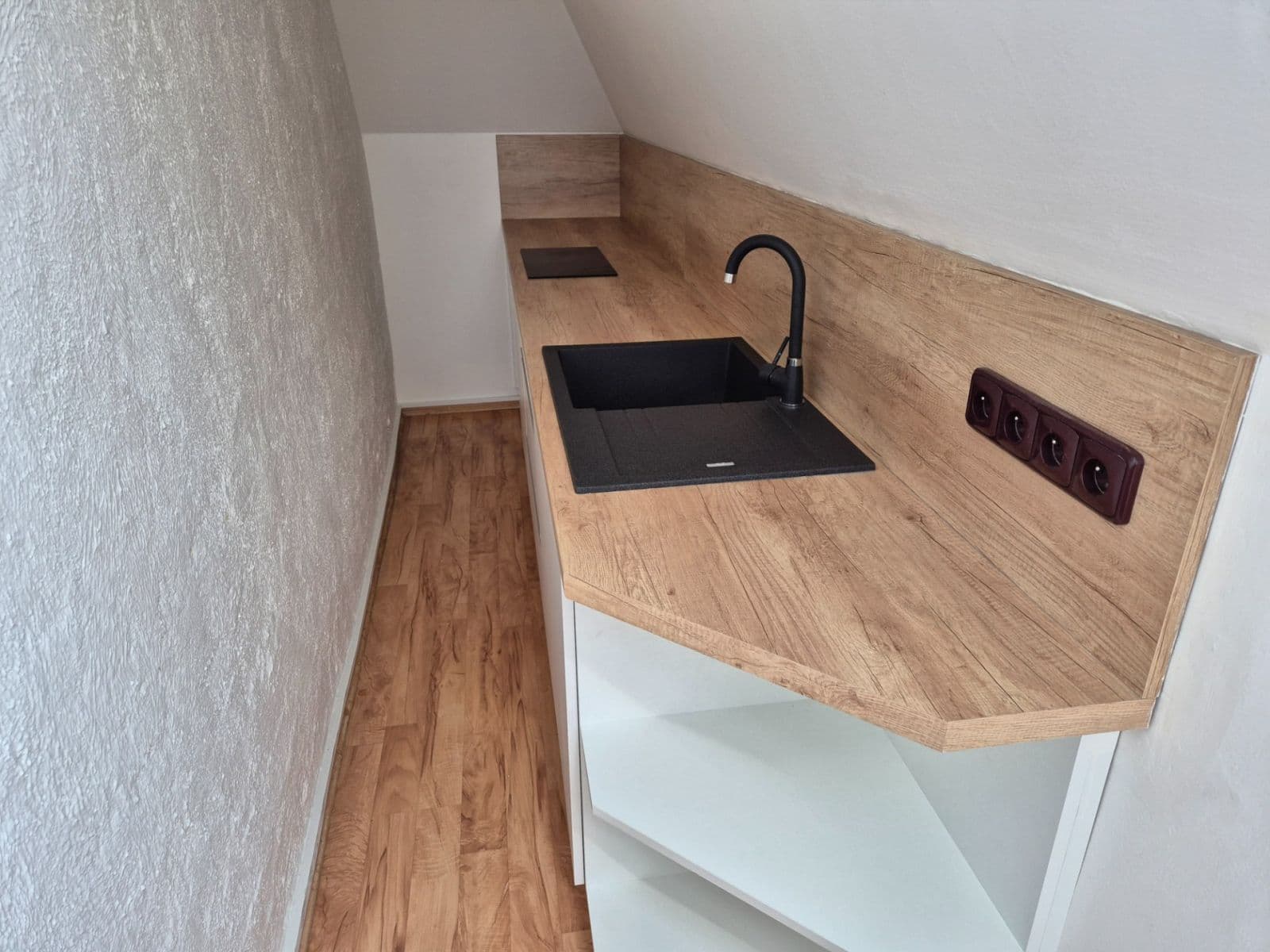 Prenájom bytu 2-izbový 40 m², Podvojná, Ostrava, Moravskoslezský kraj Prenájom bytu 2-izbový 40 m², Podvojná, Ostrava, Moravskoslezský kraj