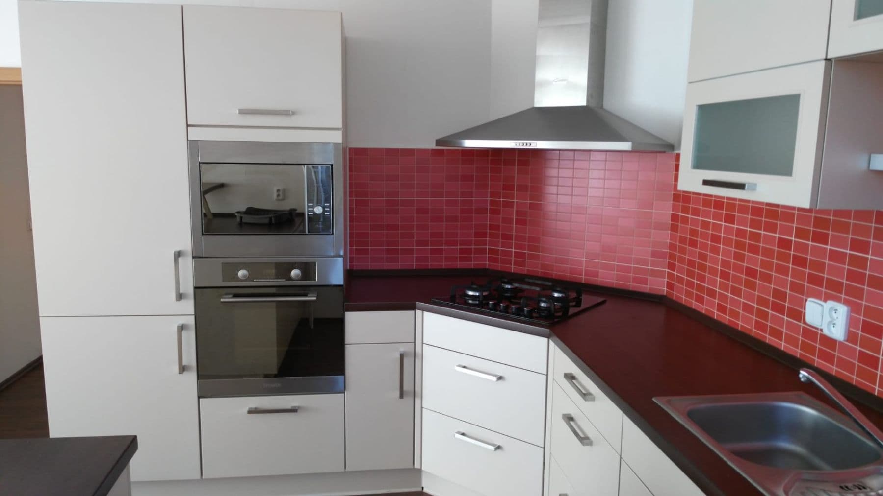 Prenájom bytu 3-izbový 64 m², Poljanovova, Praha, Praha Prenájom bytu 3-izbový 64 m², Poljanovova, Praha, Praha