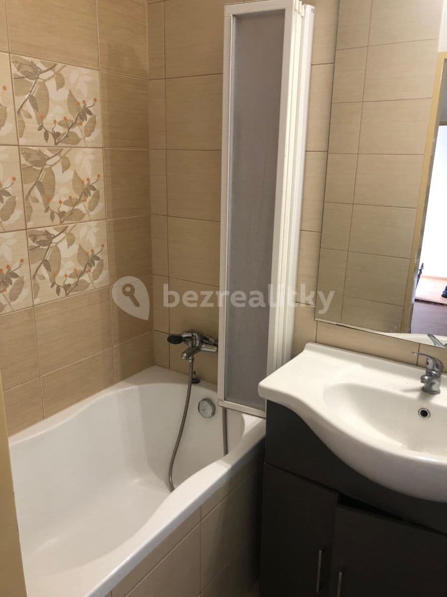 Prenájom bytu 5-izbový 10 m², Šaldova, Praha, Praha Prenájom bytu 5-izbový 10 m², Šaldova, Praha, Praha