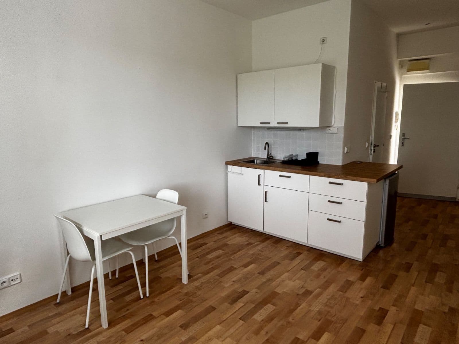 Prenájom bytu Garsoniéra 23 m², V Nových Vokovicích, Praha, Praha Prenájom bytu Garsoniéra 23 m², V Nových Vokovicích, Praha, Praha