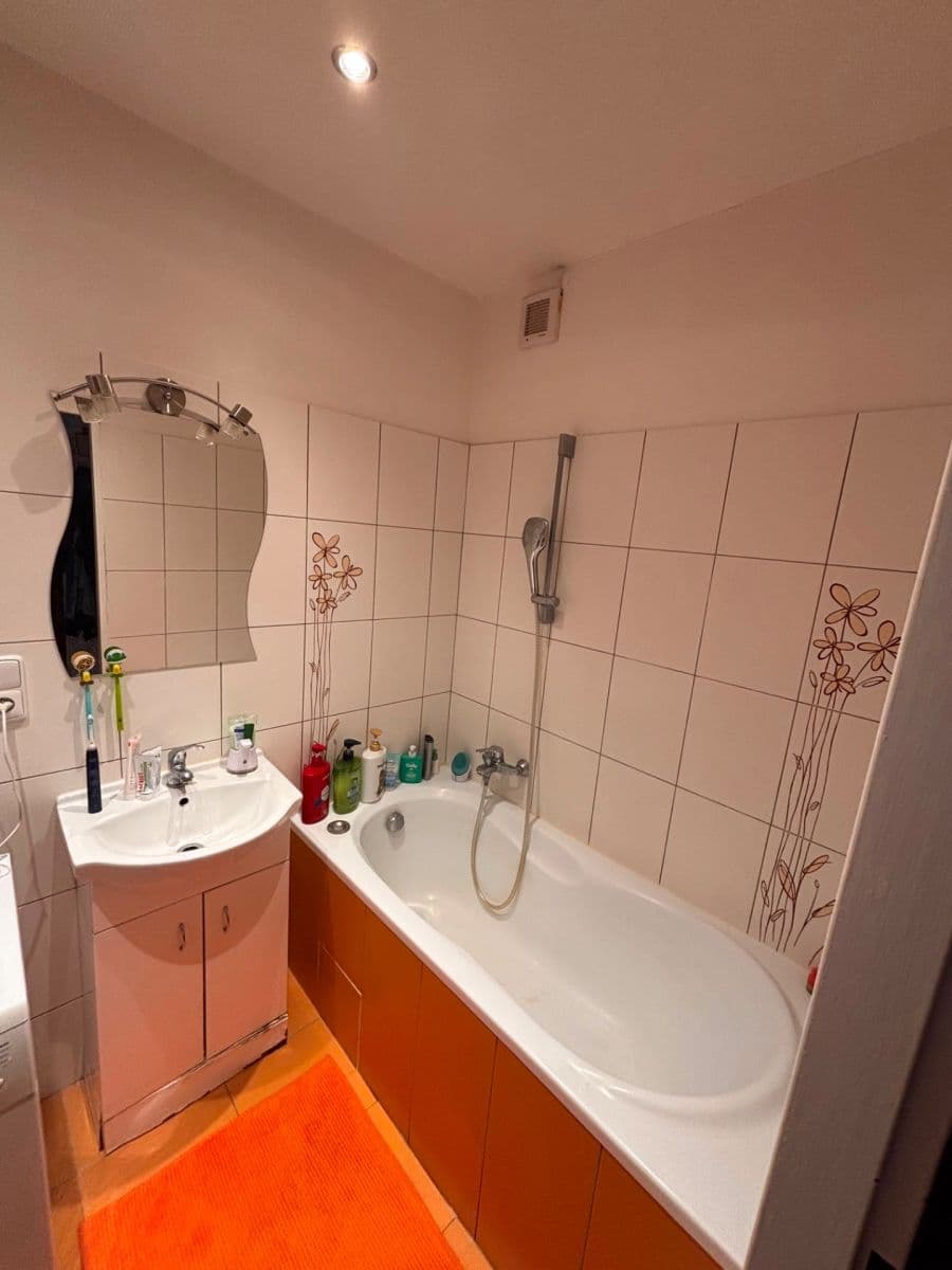 Prenájom bytu 3-izbový 60 m², Harrachovská, Praha, Praha Prenájom bytu 3-izbový 60 m², Harrachovská, Praha, Praha