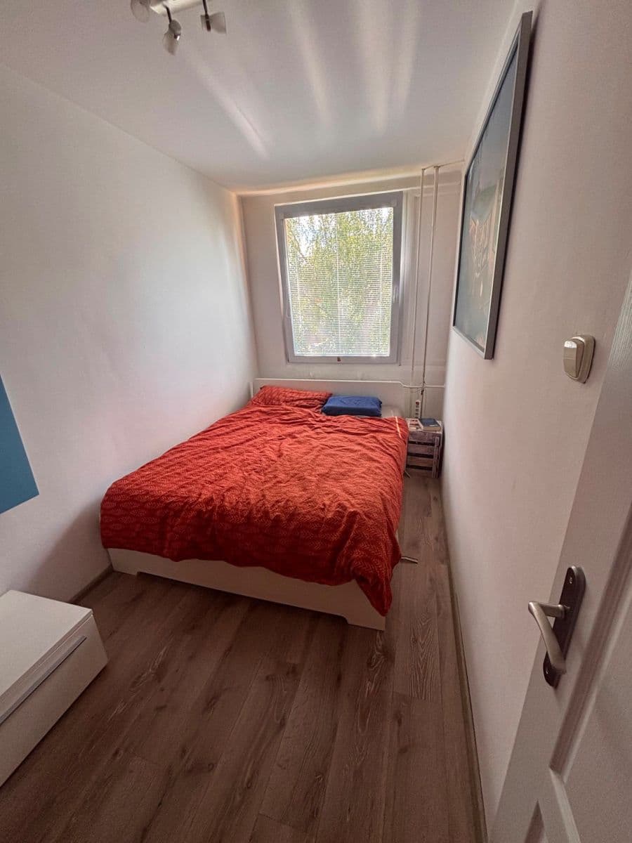 Prenájom bytu 3-izbový 60 m², Harrachovská, Praha, Praha Prenájom bytu 3-izbový 60 m², Harrachovská, Praha, Praha
