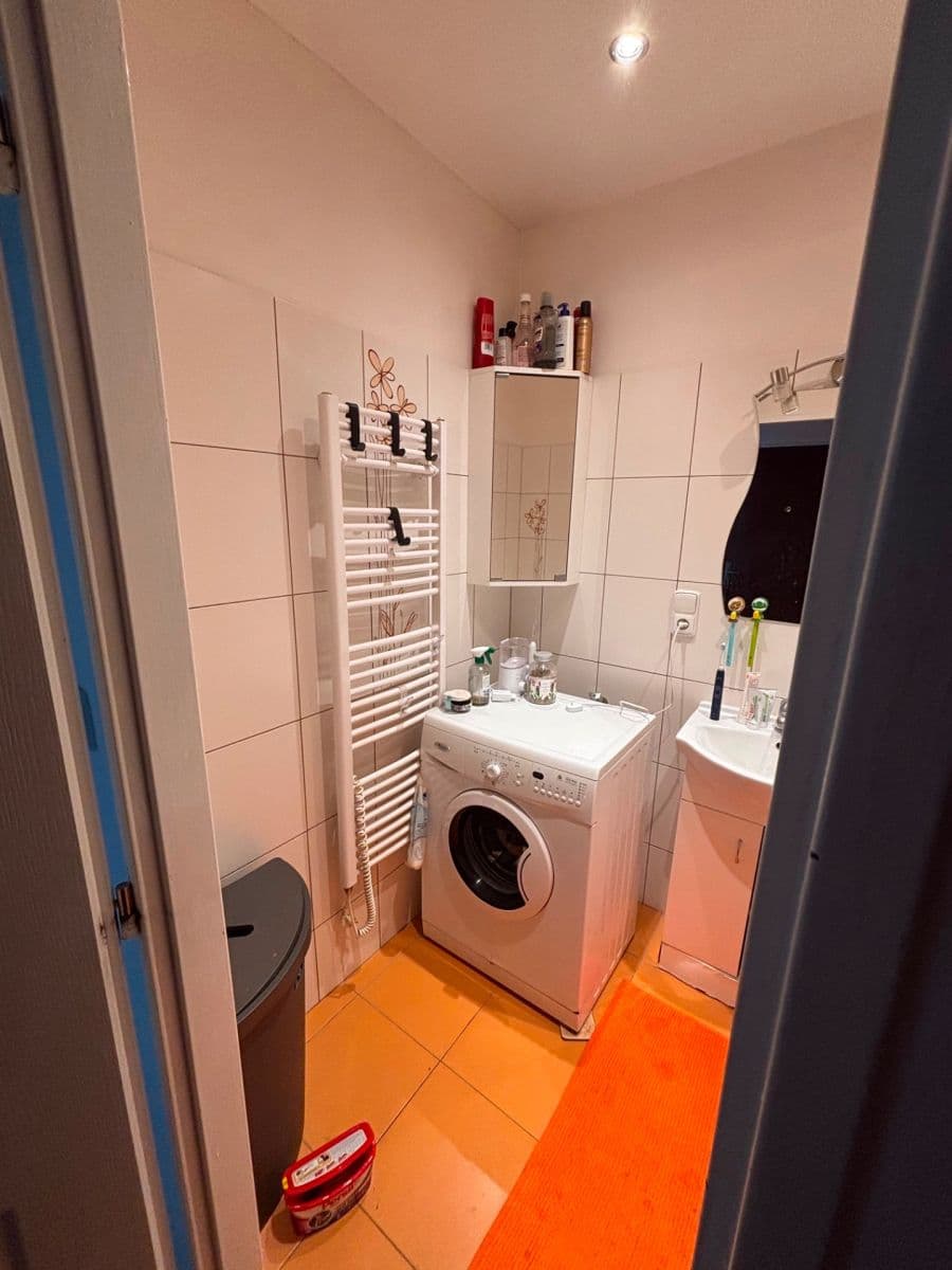 Prenájom bytu 3-izbový 60 m², Harrachovská, Praha, Praha Prenájom bytu 3-izbový 60 m², Harrachovská, Praha, Praha