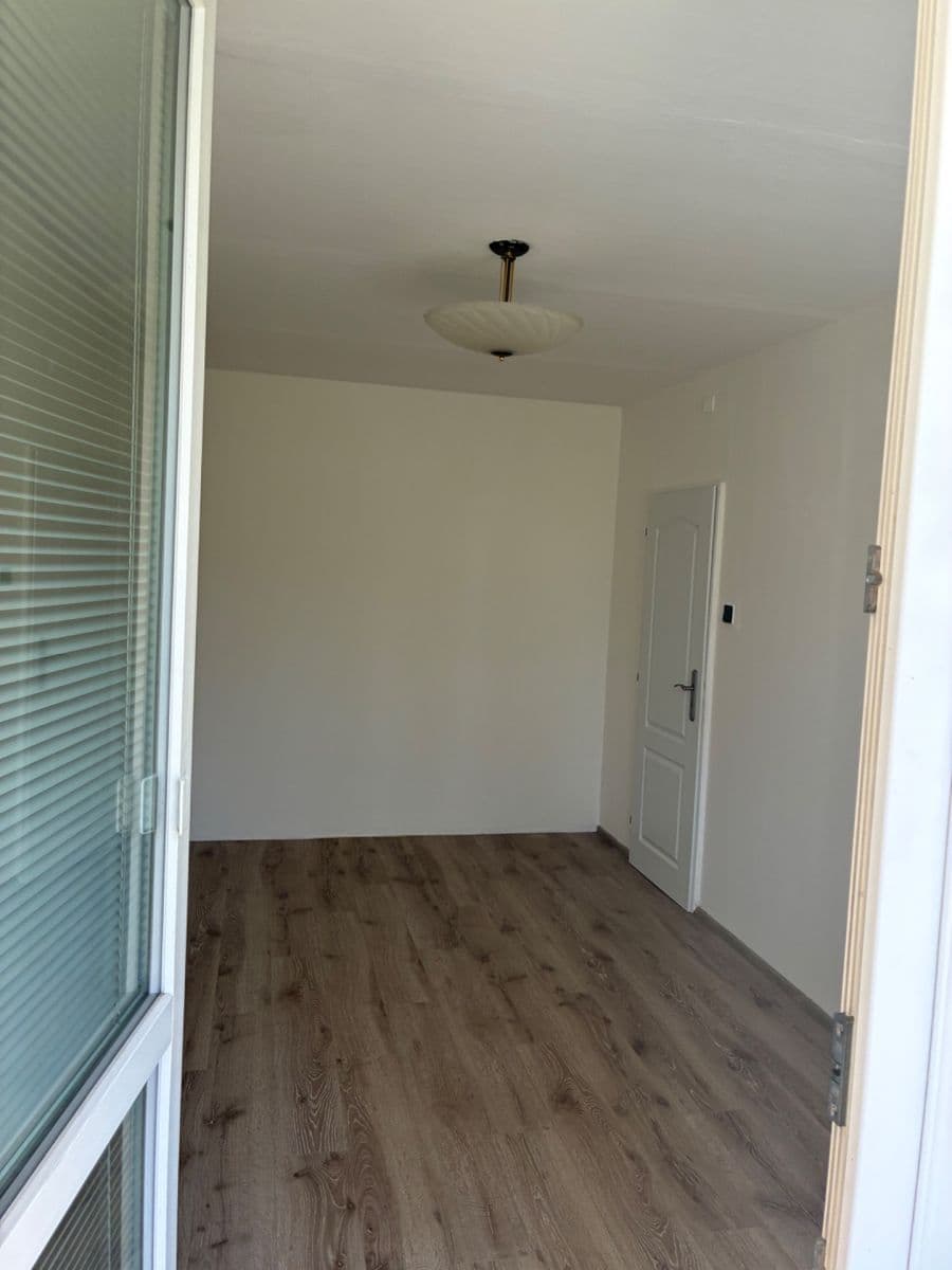 Prenájom bytu 3-izbový 60 m², Harrachovská, Praha, Praha Prenájom bytu 3-izbový 60 m², Harrachovská, Praha, Praha