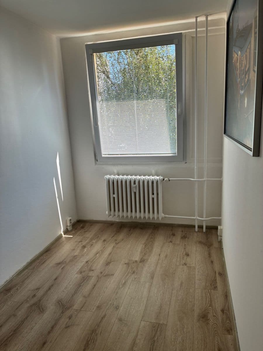 Prenájom bytu 3-izbový 60 m², Harrachovská, Praha, Praha Prenájom bytu 3-izbový 60 m², Harrachovská, Praha, Praha