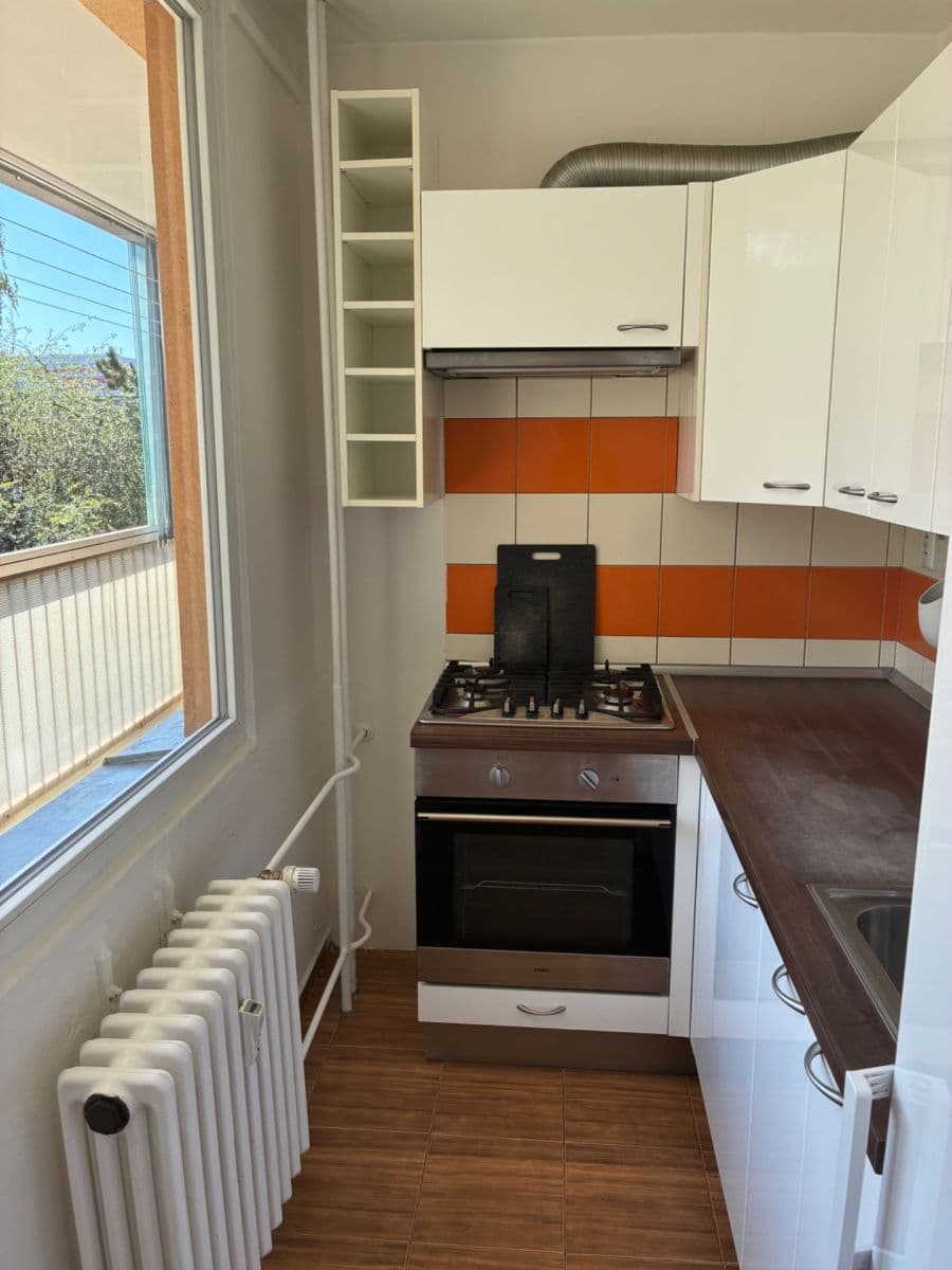 Prenájom bytu 3-izbový 60 m², Harrachovská, Praha, Praha Prenájom bytu 3-izbový 60 m², Harrachovská, Praha, Praha