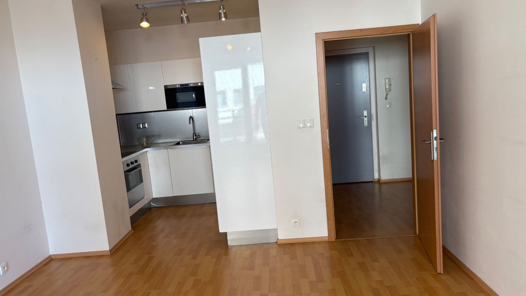 Prenájom bytu 2-izbový 54 m², Na Slatince, Praha, Praha Prenájom bytu 2-izbový 54 m², Na Slatince, Praha, Praha