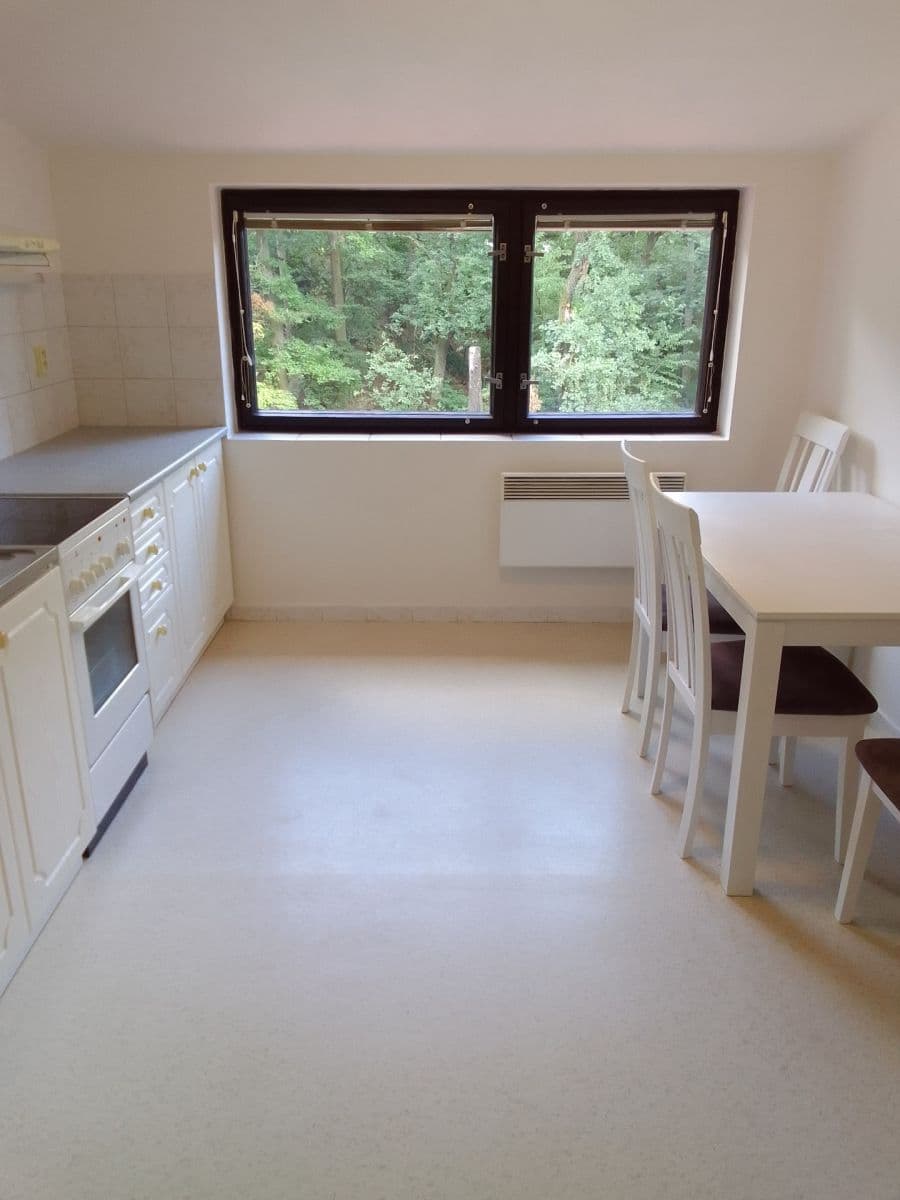 Prenájom bytu 2-izbový 56 m², Jedlová, Černošice, Středočeský kraj Prenájom bytu 2-izbový 56 m², Jedlová, Černošice, Středočeský kraj