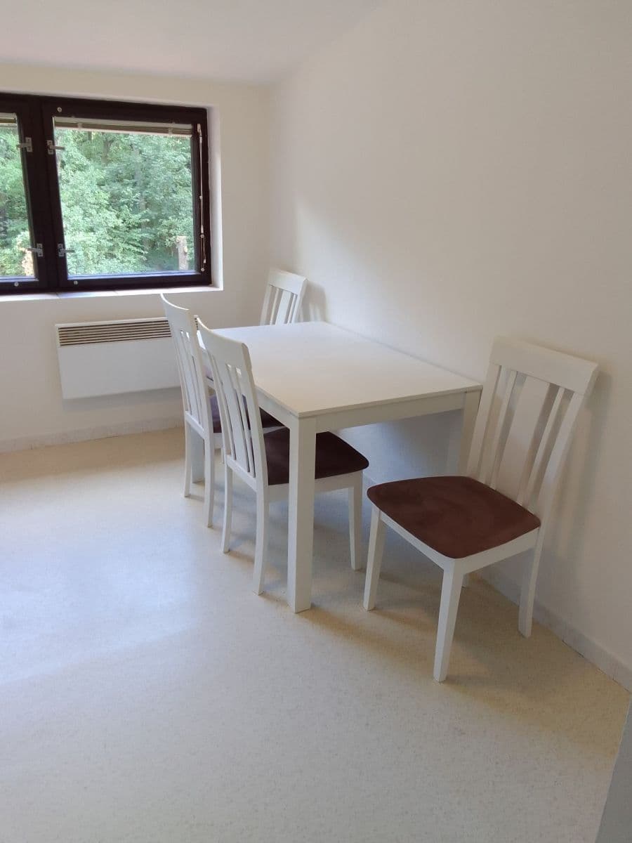 Prenájom bytu 2-izbový 56 m², Jedlová, Černošice, Středočeský kraj Prenájom bytu 2-izbový 56 m², Jedlová, Černošice, Středočeský kraj