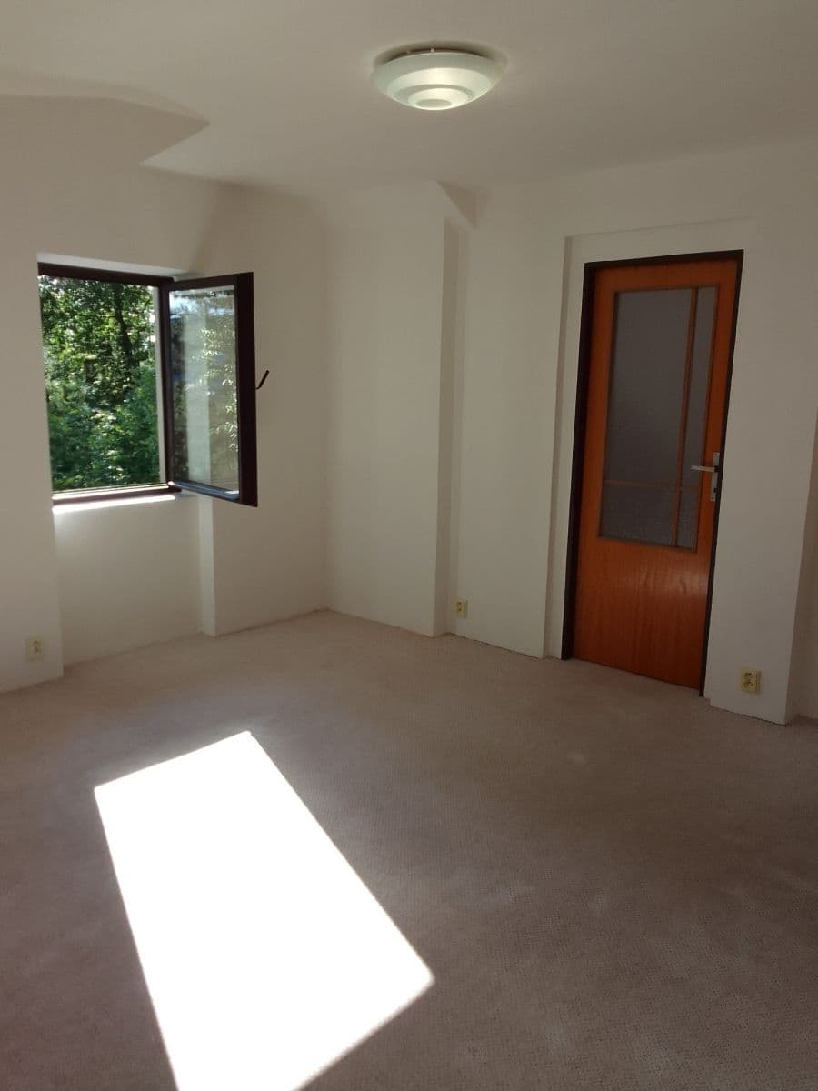 Prenájom bytu 2-izbový 56 m², Jedlová, Černošice, Středočeský kraj Prenájom bytu 2-izbový 56 m², Jedlová, Černošice, Středočeský kraj