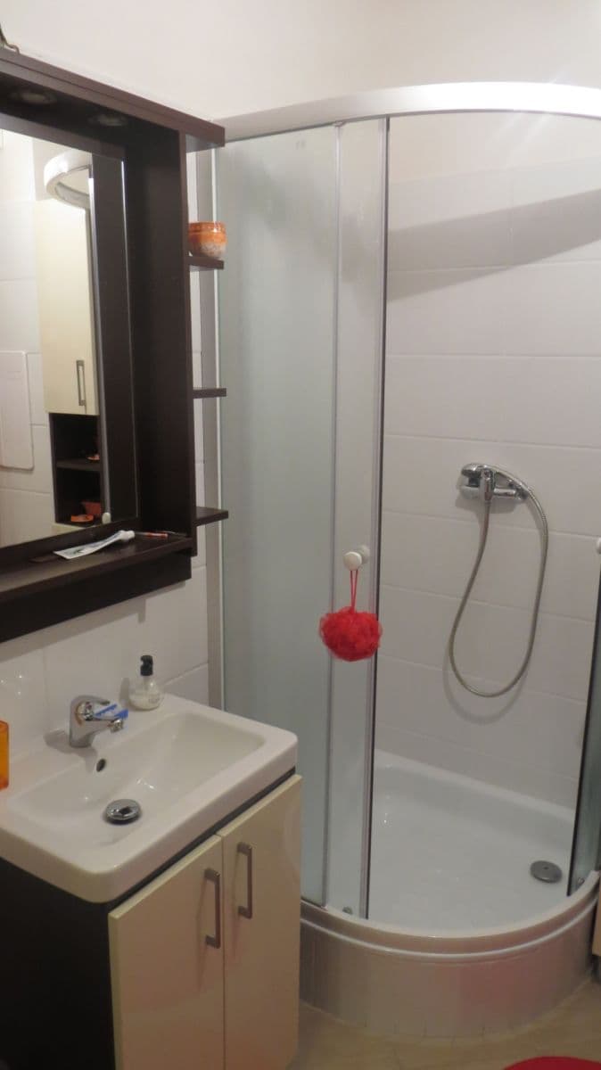 Prenájom bytu 1-izbový 32 m², Jana Přibíka, Praha, Praha Prenájom bytu 1-izbový 32 m², Jana Přibíka, Praha, Praha