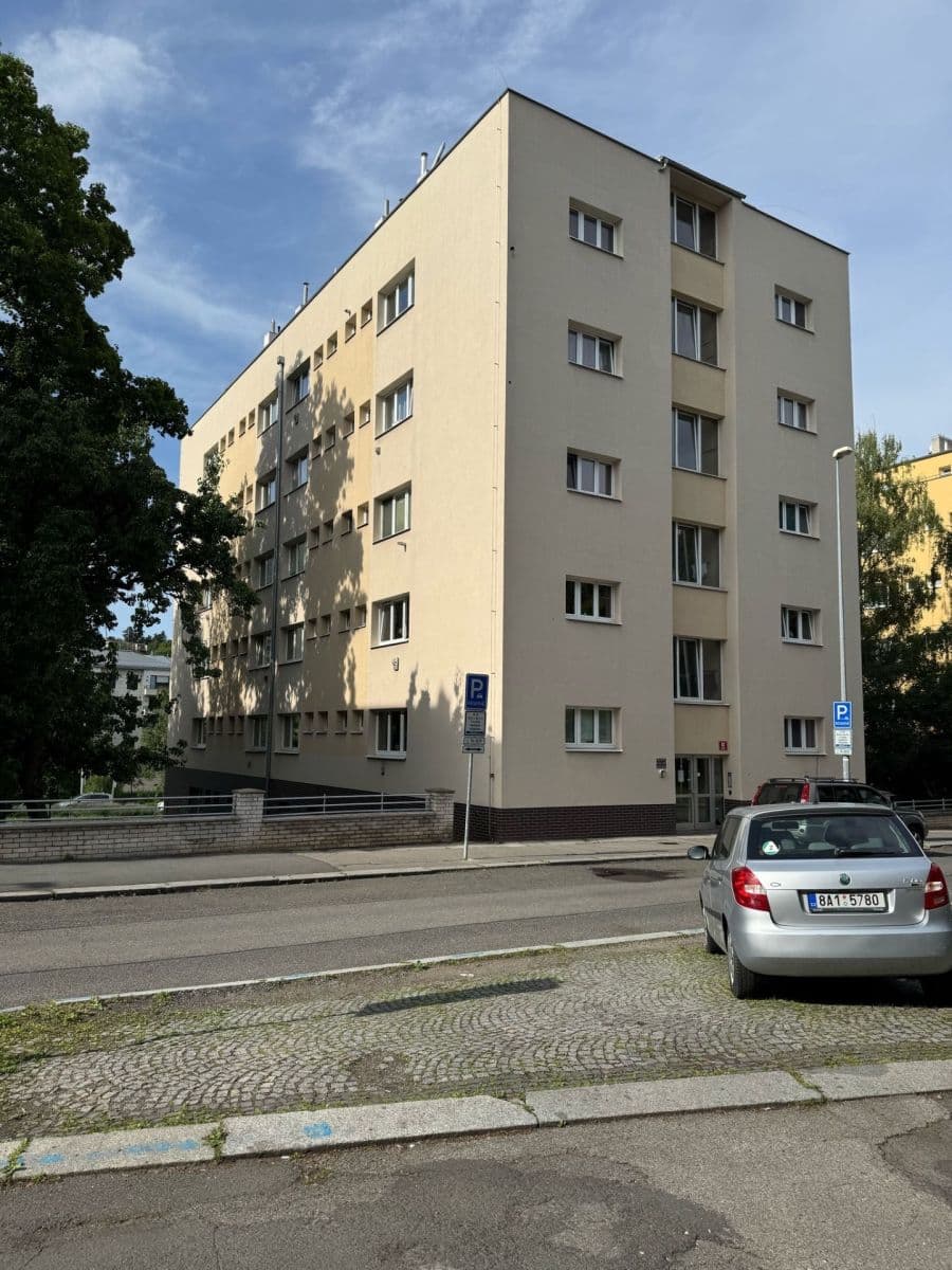Prenájom bytu 1-izbový 32 m², Bělohorská, Praha, Praha Prenájom bytu 1-izbový 32 m², Bělohorská, Praha, Praha
