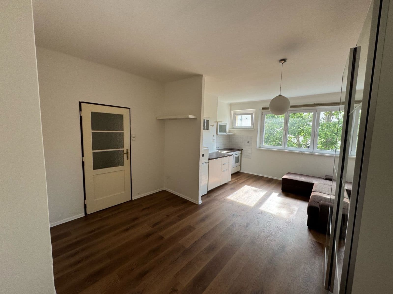Prenájom bytu 1-izbový 32 m², Bělohorská, Praha, Praha Prenájom bytu 1-izbový 32 m², Bělohorská, Praha, Praha