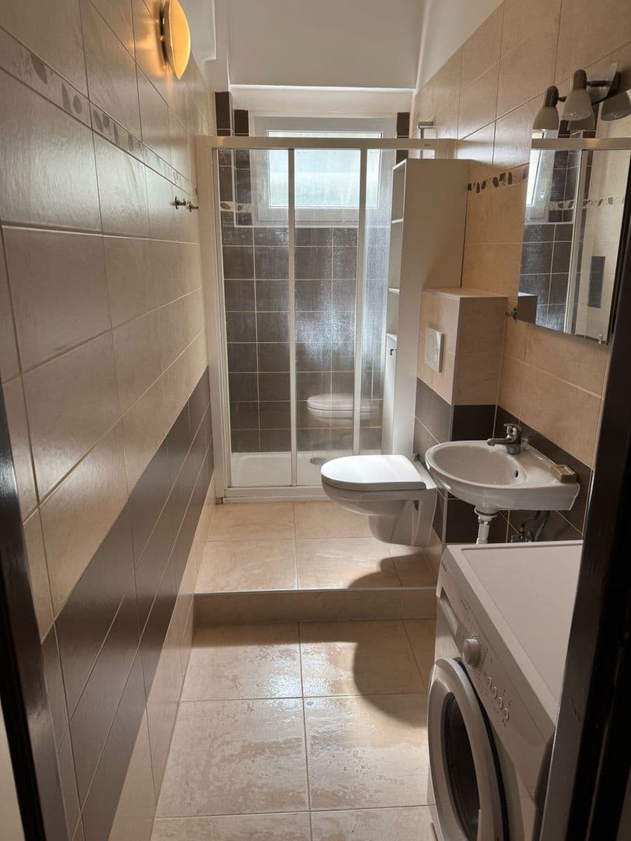 Prenájom bytu 1-izbový 32 m², Bělohorská, Praha, Praha Prenájom bytu 1-izbový 32 m², Bělohorská, Praha, Praha