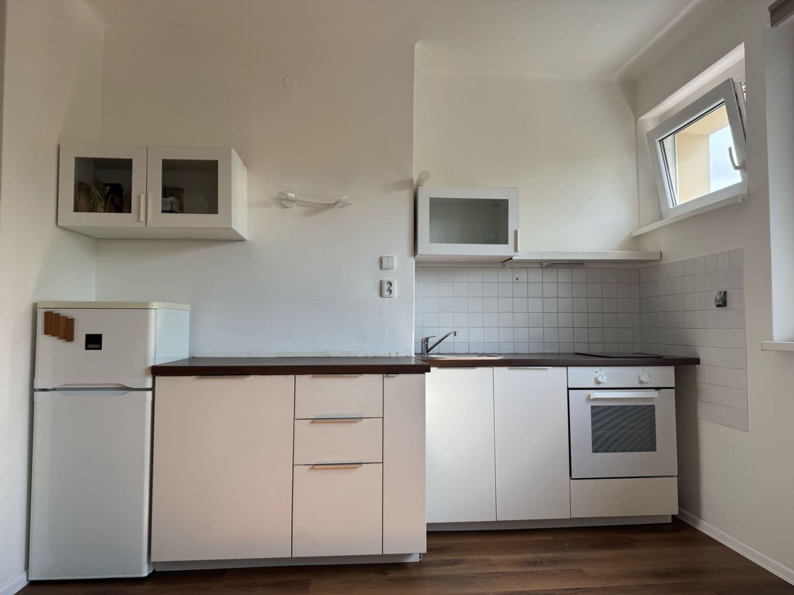 Prenájom bytu 1-izbový 32 m², Bělohorská, Praha, Praha Prenájom bytu 1-izbový 32 m², Bělohorská, Praha, Praha