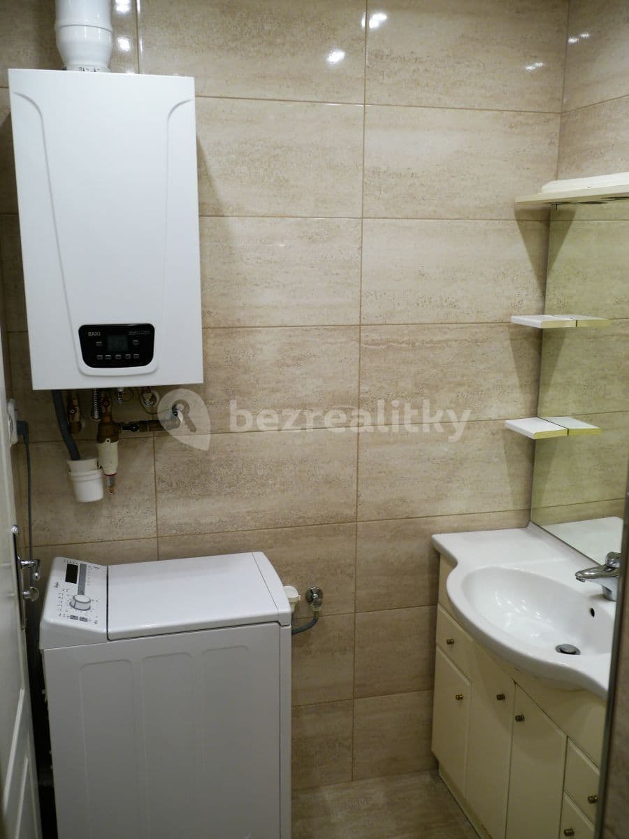 Prenájom bytu 1-izbový 37 m², Roháčova, Praha, Praha Prenájom bytu 1-izbový 37 m², Roháčova, Praha, Praha