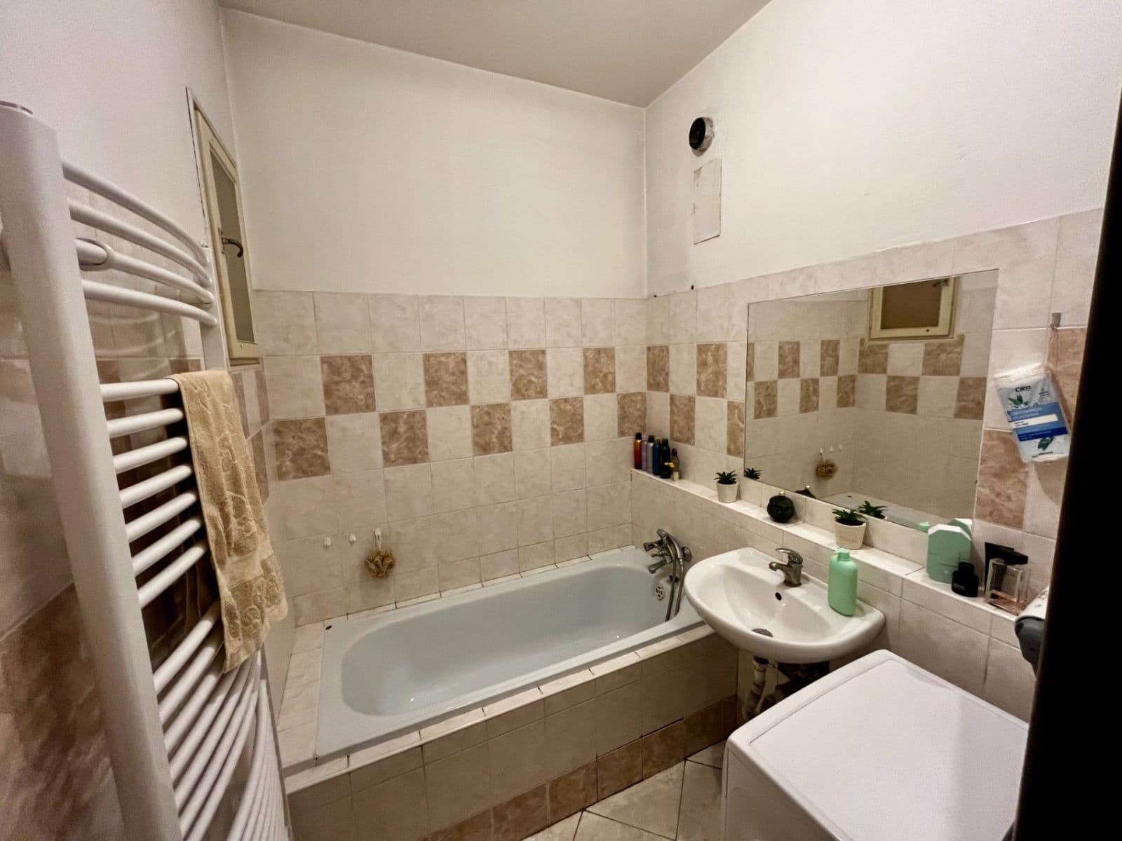 Prenájom bytu 1-izbový 22 m², Sakařova, Pardubice, Pardubický kraj Prenájom bytu 1-izbový 22 m², Sakařova, Pardubice, Pardubický kraj