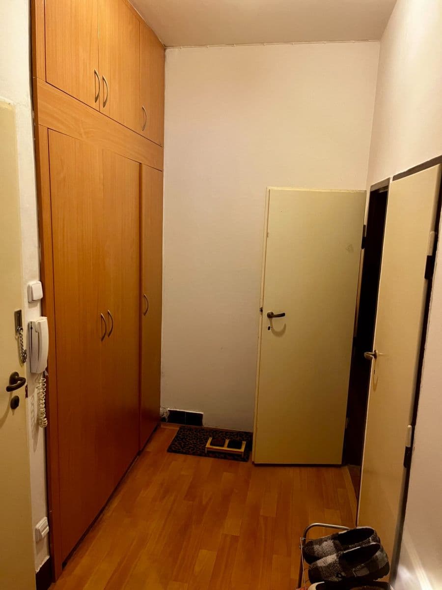 Prenájom bytu 1-izbový 22 m², Sakařova, Pardubice, Pardubický kraj Prenájom bytu 1-izbový 22 m², Sakařova, Pardubice, Pardubický kraj