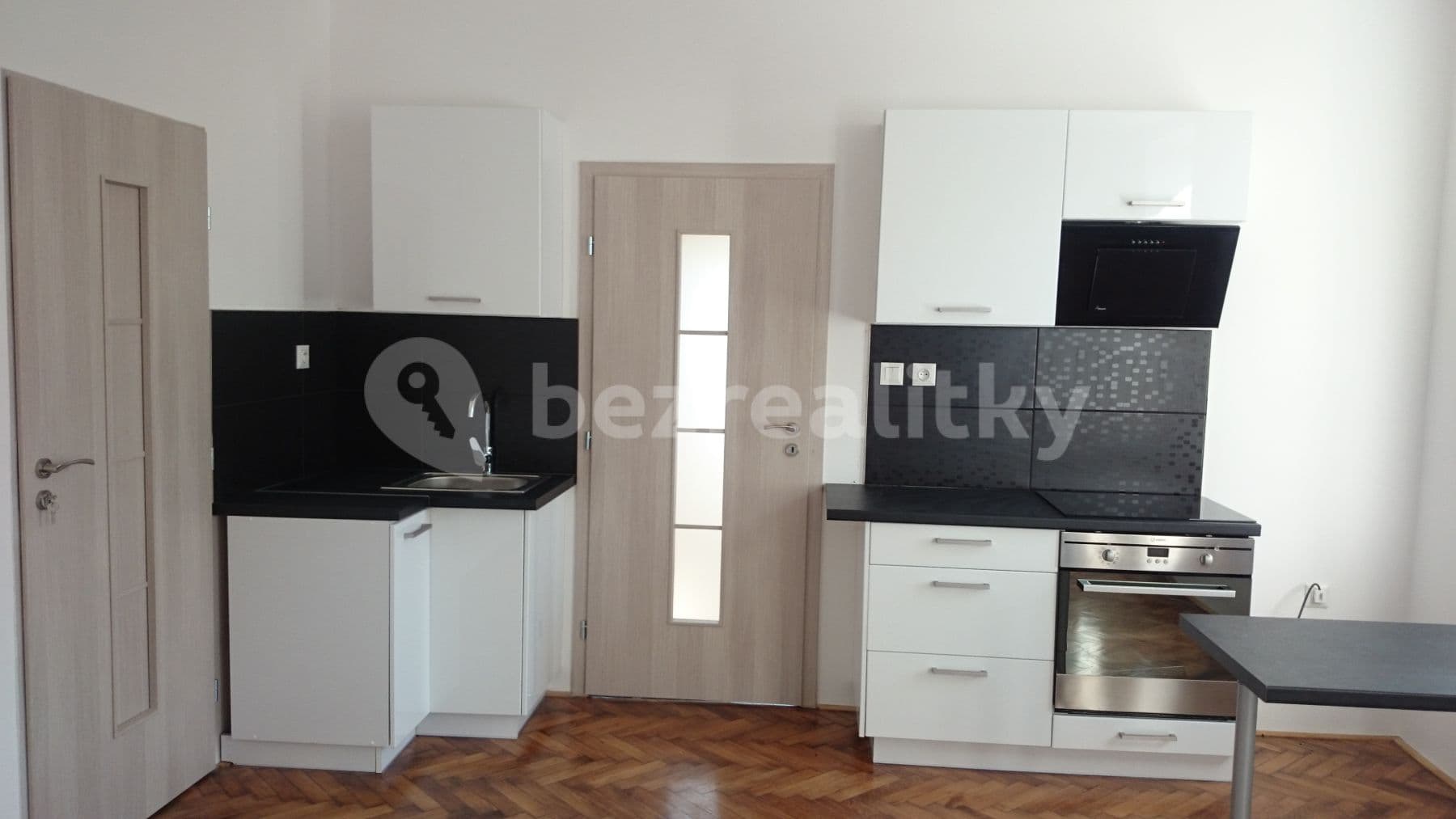 Prenájom bytu 1-izbový 30 m², Korálková, Jablonec nad Nisou, Liberecký kraj Prenájom bytu 1-izbový 30 m², Korálková, Jablonec nad Nisou, Liberecký kraj