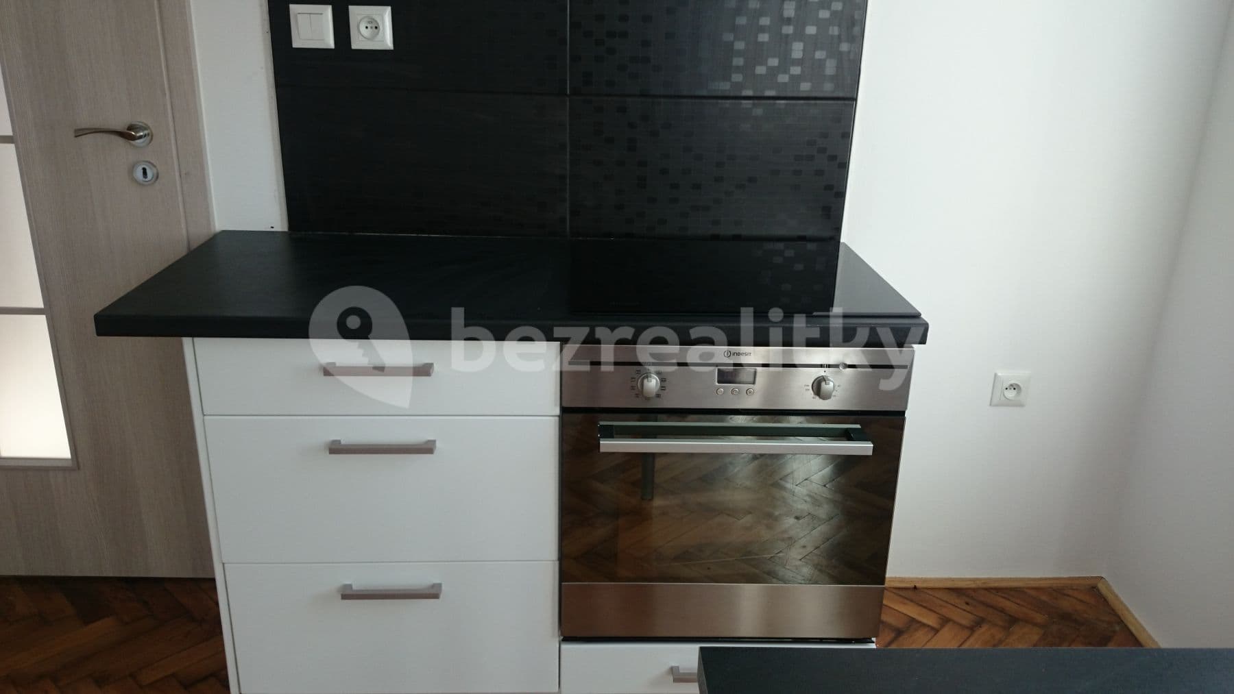 Prenájom bytu 1-izbový 30 m², Korálková, Jablonec nad Nisou, Liberecký kraj Prenájom bytu 1-izbový 30 m², Korálková, Jablonec nad Nisou, Liberecký kraj